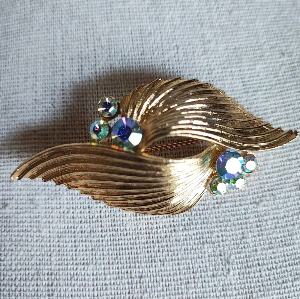 Vintage Light Blue Clear Aurora Borealis Gold Tone Rhodium Unsigned Brooch 1950s